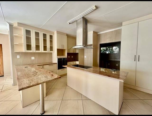 2 BEDROOM TOWNHOUSE FOR SALE IN VANDERBIJLPARK SW 1